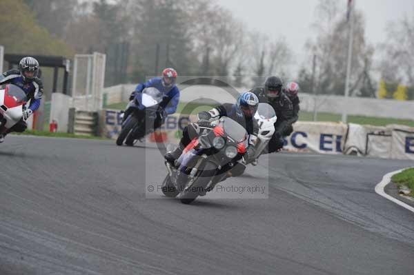 Mallory park Leicestershire;Mallory park photographs;Motorcycle action photographs;event digital images;eventdigitalimages;mallory park;no limits trackday;peter wileman photography;trackday;trackday digital images;trackday photos