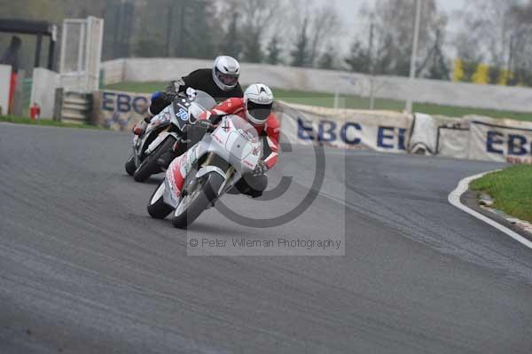 Mallory park Leicestershire;Mallory park photographs;Motorcycle action photographs;event digital images;eventdigitalimages;mallory park;no limits trackday;peter wileman photography;trackday;trackday digital images;trackday photos