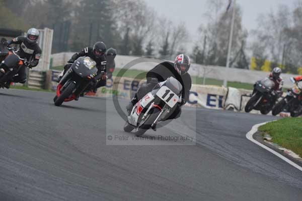 Mallory park Leicestershire;Mallory park photographs;Motorcycle action photographs;event digital images;eventdigitalimages;mallory park;no limits trackday;peter wileman photography;trackday;trackday digital images;trackday photos