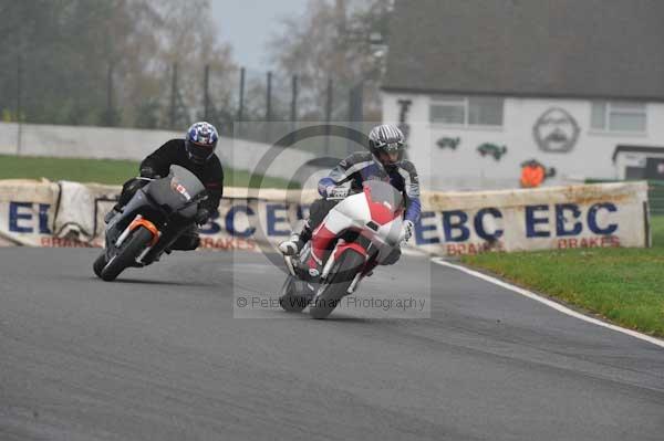 Mallory park Leicestershire;Mallory park photographs;Motorcycle action photographs;event digital images;eventdigitalimages;mallory park;no limits trackday;peter wileman photography;trackday;trackday digital images;trackday photos