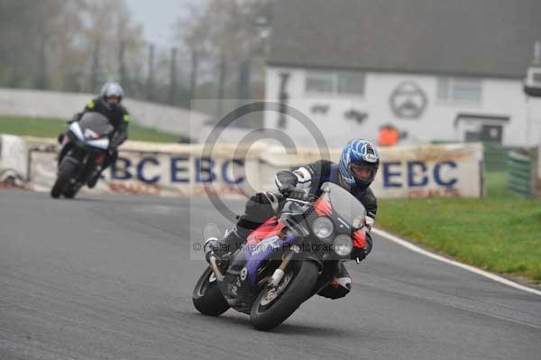 Mallory park Leicestershire;Mallory park photographs;Motorcycle action photographs;event digital images;eventdigitalimages;mallory park;no limits trackday;peter wileman photography;trackday;trackday digital images;trackday photos