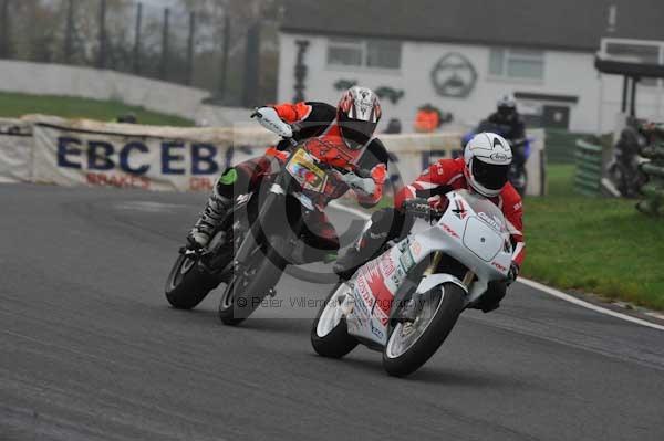 Mallory park Leicestershire;Mallory park photographs;Motorcycle action photographs;event digital images;eventdigitalimages;mallory park;no limits trackday;peter wileman photography;trackday;trackday digital images;trackday photos