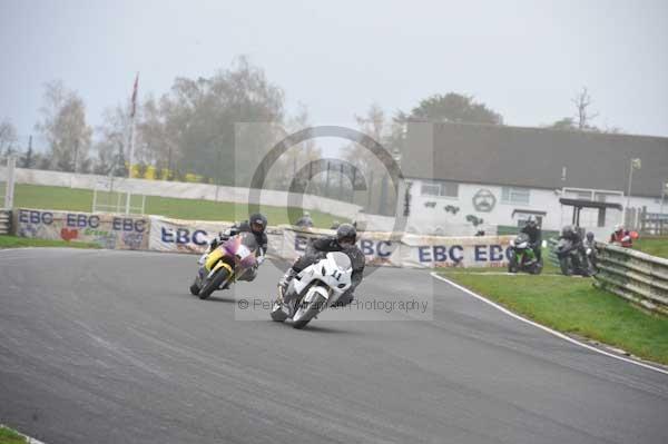 Mallory park Leicestershire;Mallory park photographs;Motorcycle action photographs;event digital images;eventdigitalimages;mallory park;no limits trackday;peter wileman photography;trackday;trackday digital images;trackday photos