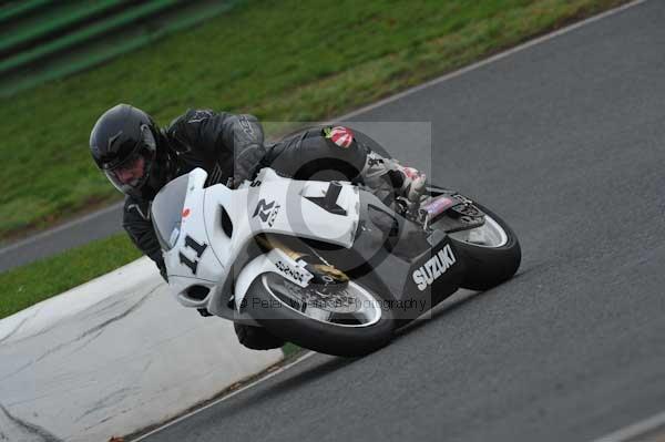 Mallory park Leicestershire;Mallory park photographs;Motorcycle action photographs;event digital images;eventdigitalimages;mallory park;no limits trackday;peter wileman photography;trackday;trackday digital images;trackday photos