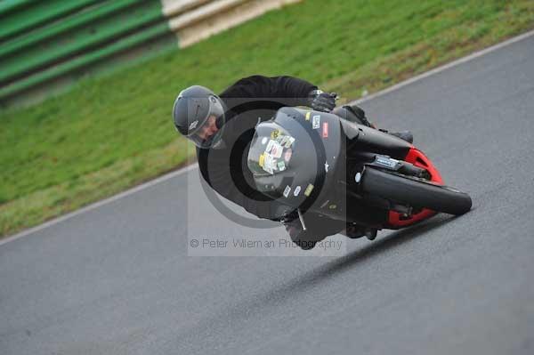 Mallory park Leicestershire;Mallory park photographs;Motorcycle action photographs;event digital images;eventdigitalimages;mallory park;no limits trackday;peter wileman photography;trackday;trackday digital images;trackday photos