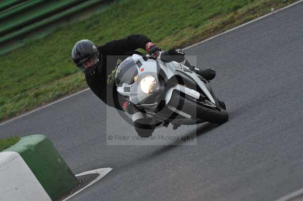 Mallory park Leicestershire;Mallory park photographs;Motorcycle action photographs;event digital images;eventdigitalimages;mallory park;no limits trackday;peter wileman photography;trackday;trackday digital images;trackday photos