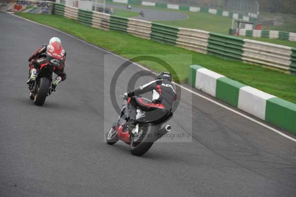 Mallory park Leicestershire;Mallory park photographs;Motorcycle action photographs;event digital images;eventdigitalimages;mallory park;no limits trackday;peter wileman photography;trackday;trackday digital images;trackday photos