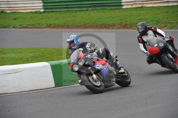 Mallory park Leicestershire;Mallory park photographs;Motorcycle action photographs;event digital images;eventdigitalimages;mallory park;no limits trackday;peter wileman photography;trackday;trackday digital images;trackday photos