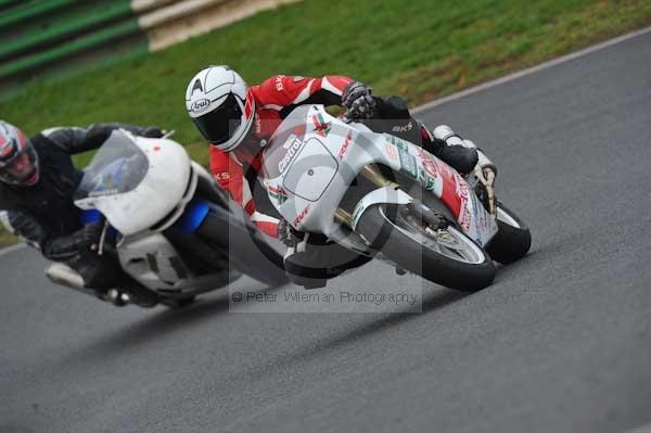 Mallory park Leicestershire;Mallory park photographs;Motorcycle action photographs;event digital images;eventdigitalimages;mallory park;no limits trackday;peter wileman photography;trackday;trackday digital images;trackday photos