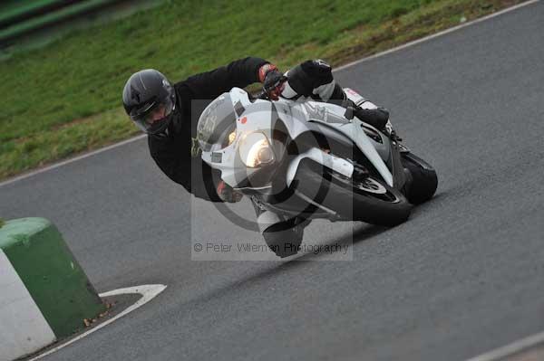 Mallory park Leicestershire;Mallory park photographs;Motorcycle action photographs;event digital images;eventdigitalimages;mallory park;no limits trackday;peter wileman photography;trackday;trackday digital images;trackday photos