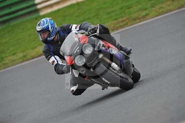 Mallory park Leicestershire;Mallory park photographs;Motorcycle action photographs;event digital images;eventdigitalimages;mallory park;no limits trackday;peter wileman photography;trackday;trackday digital images;trackday photos