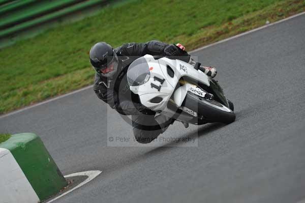 Mallory park Leicestershire;Mallory park photographs;Motorcycle action photographs;event digital images;eventdigitalimages;mallory park;no limits trackday;peter wileman photography;trackday;trackday digital images;trackday photos