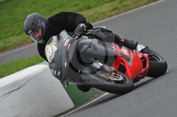 Mallory park Leicestershire;Mallory park photographs;Motorcycle action photographs;event digital images;eventdigitalimages;mallory park;no limits trackday;peter wileman photography;trackday;trackday digital images;trackday photos