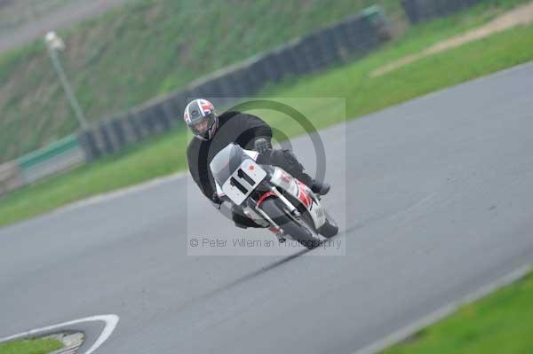 Mallory park Leicestershire;Mallory park photographs;Motorcycle action photographs;event digital images;eventdigitalimages;mallory park;no limits trackday;peter wileman photography;trackday;trackday digital images;trackday photos