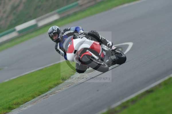 Mallory park Leicestershire;Mallory park photographs;Motorcycle action photographs;event digital images;eventdigitalimages;mallory park;no limits trackday;peter wileman photography;trackday;trackday digital images;trackday photos