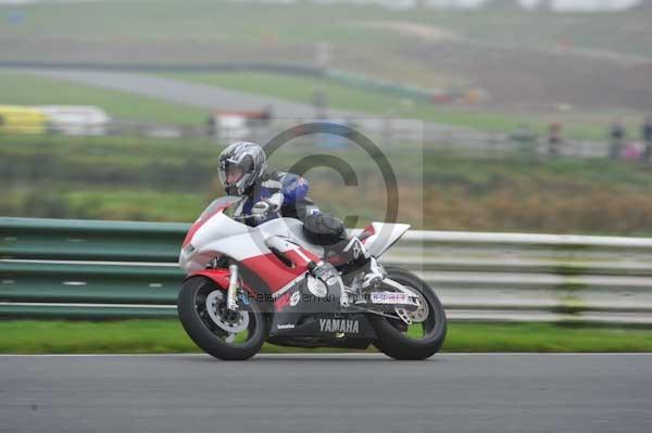 Mallory park Leicestershire;Mallory park photographs;Motorcycle action photographs;event digital images;eventdigitalimages;mallory park;no limits trackday;peter wileman photography;trackday;trackday digital images;trackday photos