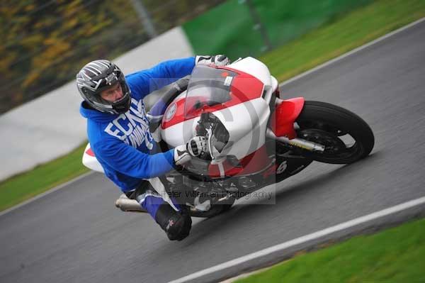 Mallory park Leicestershire;Mallory park photographs;Motorcycle action photographs;event digital images;eventdigitalimages;mallory park;no limits trackday;peter wileman photography;trackday;trackday digital images;trackday photos