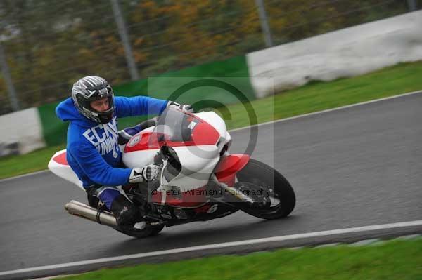 Mallory park Leicestershire;Mallory park photographs;Motorcycle action photographs;event digital images;eventdigitalimages;mallory park;no limits trackday;peter wileman photography;trackday;trackday digital images;trackday photos