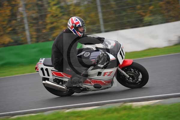 Mallory park Leicestershire;Mallory park photographs;Motorcycle action photographs;event digital images;eventdigitalimages;mallory park;no limits trackday;peter wileman photography;trackday;trackday digital images;trackday photos