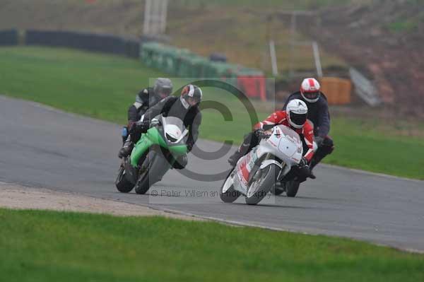 Mallory park Leicestershire;Mallory park photographs;Motorcycle action photographs;event digital images;eventdigitalimages;mallory park;no limits trackday;peter wileman photography;trackday;trackday digital images;trackday photos