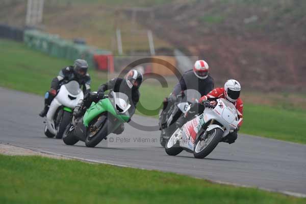 Mallory park Leicestershire;Mallory park photographs;Motorcycle action photographs;event digital images;eventdigitalimages;mallory park;no limits trackday;peter wileman photography;trackday;trackday digital images;trackday photos