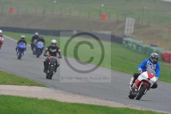 Mallory park Leicestershire;Mallory park photographs;Motorcycle action photographs;event digital images;eventdigitalimages;mallory park;no limits trackday;peter wileman photography;trackday;trackday digital images;trackday photos