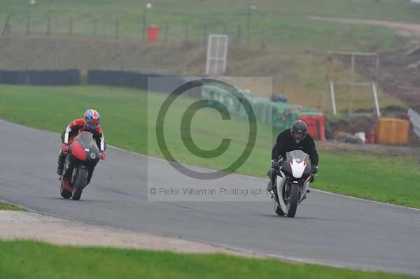 Mallory park Leicestershire;Mallory park photographs;Motorcycle action photographs;event digital images;eventdigitalimages;mallory park;no limits trackday;peter wileman photography;trackday;trackday digital images;trackday photos