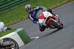 Mallory-park-Leicestershire;Mallory-park-photographs;Motorcycle-action-photographs;event-digital-images;eventdigitalimages;mallory-park;no-limits-trackday;peter-wileman-photography;trackday;trackday-digital-images;trackday-photos