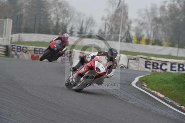 Mallory park Leicestershire;Mallory park photographs;Motorcycle action photographs;event digital images;eventdigitalimages;mallory park;no limits trackday;peter wileman photography;trackday;trackday digital images;trackday photos