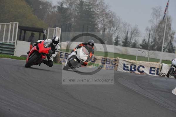 Mallory park Leicestershire;Mallory park photographs;Motorcycle action photographs;event digital images;eventdigitalimages;mallory park;no limits trackday;peter wileman photography;trackday;trackday digital images;trackday photos