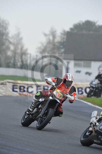 Mallory park Leicestershire;Mallory park photographs;Motorcycle action photographs;event digital images;eventdigitalimages;mallory park;no limits trackday;peter wileman photography;trackday;trackday digital images;trackday photos