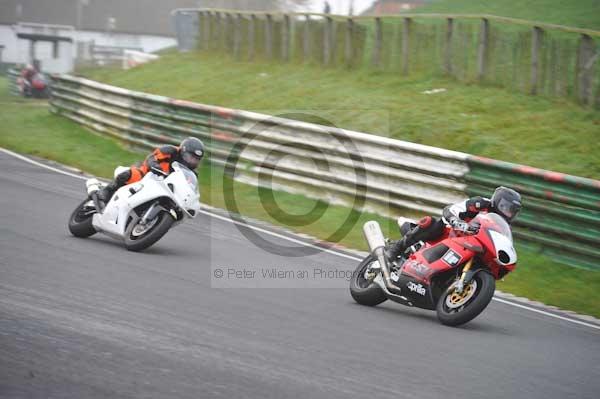 Mallory park Leicestershire;Mallory park photographs;Motorcycle action photographs;event digital images;eventdigitalimages;mallory park;no limits trackday;peter wileman photography;trackday;trackday digital images;trackday photos