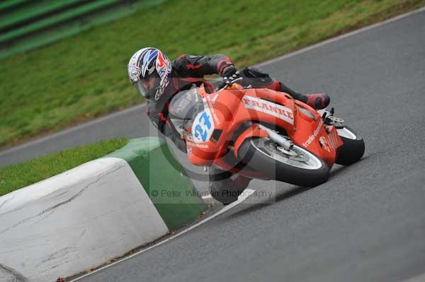 Mallory park Leicestershire;Mallory park photographs;Motorcycle action photographs;event digital images;eventdigitalimages;mallory park;no limits trackday;peter wileman photography;trackday;trackday digital images;trackday photos