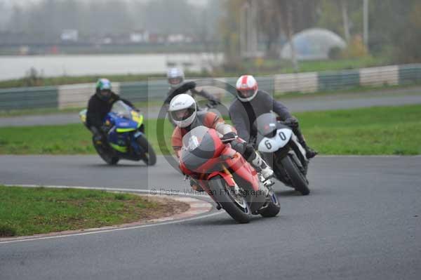 Mallory park Leicestershire;Mallory park photographs;Motorcycle action photographs;event digital images;eventdigitalimages;mallory park;no limits trackday;peter wileman photography;trackday;trackday digital images;trackday photos