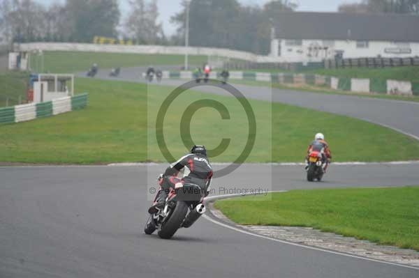 Mallory park Leicestershire;Mallory park photographs;Motorcycle action photographs;event digital images;eventdigitalimages;mallory park;no limits trackday;peter wileman photography;trackday;trackday digital images;trackday photos