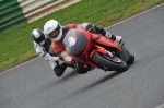 Mallory-park-Leicestershire;Mallory-park-photographs;Motorcycle-action-photographs;event-digital-images;eventdigitalimages;mallory-park;no-limits-trackday;peter-wileman-photography;trackday;trackday-digital-images;trackday-photos