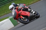 Mallory-park-Leicestershire;Mallory-park-photographs;Motorcycle-action-photographs;event-digital-images;eventdigitalimages;mallory-park;no-limits-trackday;peter-wileman-photography;trackday;trackday-digital-images;trackday-photos