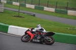 Mallory-park-Leicestershire;Mallory-park-photographs;Motorcycle-action-photographs;event-digital-images;eventdigitalimages;mallory-park;no-limits-trackday;peter-wileman-photography;trackday;trackday-digital-images;trackday-photos