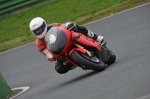 Mallory-park-Leicestershire;Mallory-park-photographs;Motorcycle-action-photographs;event-digital-images;eventdigitalimages;mallory-park;no-limits-trackday;peter-wileman-photography;trackday;trackday-digital-images;trackday-photos