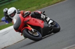 Mallory-park-Leicestershire;Mallory-park-photographs;Motorcycle-action-photographs;event-digital-images;eventdigitalimages;mallory-park;no-limits-trackday;peter-wileman-photography;trackday;trackday-digital-images;trackday-photos