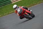 Mallory-park-Leicestershire;Mallory-park-photographs;Motorcycle-action-photographs;event-digital-images;eventdigitalimages;mallory-park;no-limits-trackday;peter-wileman-photography;trackday;trackday-digital-images;trackday-photos