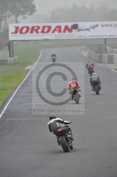 Mallory park Leicestershire;Mallory park photographs;Motorcycle action photographs;event digital images;eventdigitalimages;mallory park;no limits trackday;peter wileman photography;trackday;trackday digital images;trackday photos