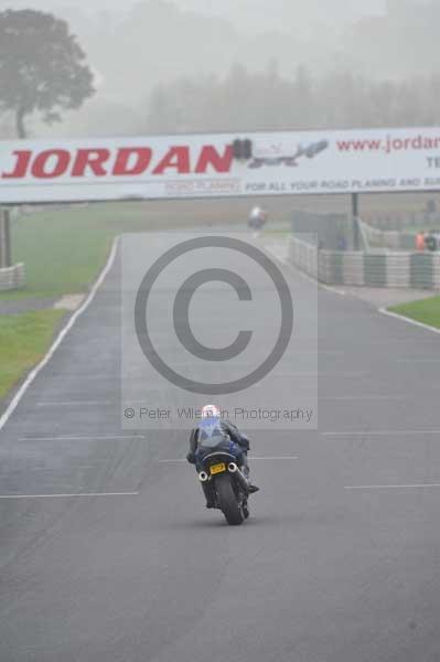 Mallory park Leicestershire;Mallory park photographs;Motorcycle action photographs;event digital images;eventdigitalimages;mallory park;no limits trackday;peter wileman photography;trackday;trackday digital images;trackday photos