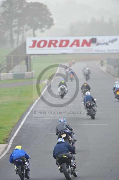 Mallory park Leicestershire;Mallory park photographs;Motorcycle action photographs;event digital images;eventdigitalimages;mallory park;no limits trackday;peter wileman photography;trackday;trackday digital images;trackday photos