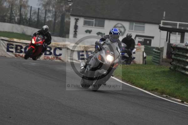 Mallory park Leicestershire;Mallory park photographs;Motorcycle action photographs;event digital images;eventdigitalimages;mallory park;no limits trackday;peter wileman photography;trackday;trackday digital images;trackday photos