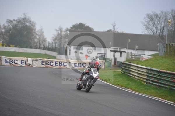 Mallory park Leicestershire;Mallory park photographs;Motorcycle action photographs;event digital images;eventdigitalimages;mallory park;no limits trackday;peter wileman photography;trackday;trackday digital images;trackday photos