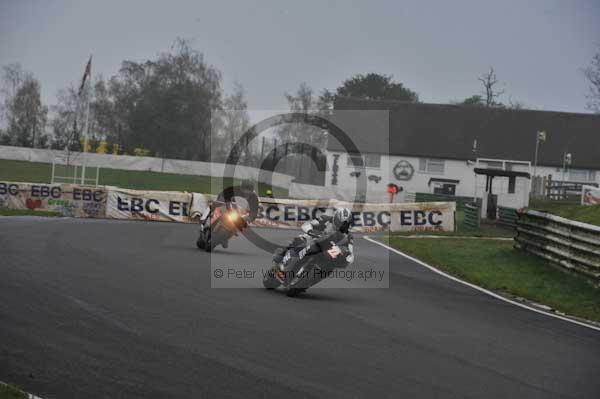 Mallory park Leicestershire;Mallory park photographs;Motorcycle action photographs;event digital images;eventdigitalimages;mallory park;no limits trackday;peter wileman photography;trackday;trackday digital images;trackday photos