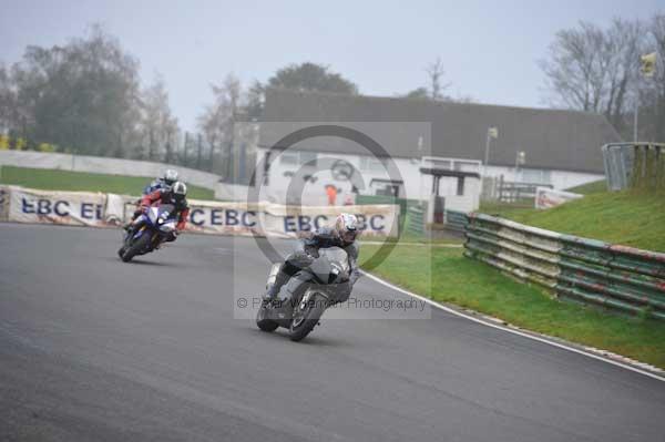 Mallory park Leicestershire;Mallory park photographs;Motorcycle action photographs;event digital images;eventdigitalimages;mallory park;no limits trackday;peter wileman photography;trackday;trackday digital images;trackday photos