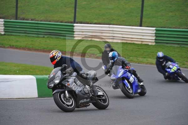 Mallory park Leicestershire;Mallory park photographs;Motorcycle action photographs;event digital images;eventdigitalimages;mallory park;no limits trackday;peter wileman photography;trackday;trackday digital images;trackday photos