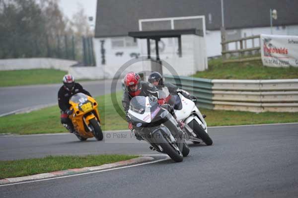 Mallory park Leicestershire;Mallory park photographs;Motorcycle action photographs;event digital images;eventdigitalimages;mallory park;no limits trackday;peter wileman photography;trackday;trackday digital images;trackday photos